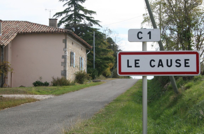 Entrée du village de Le Causé